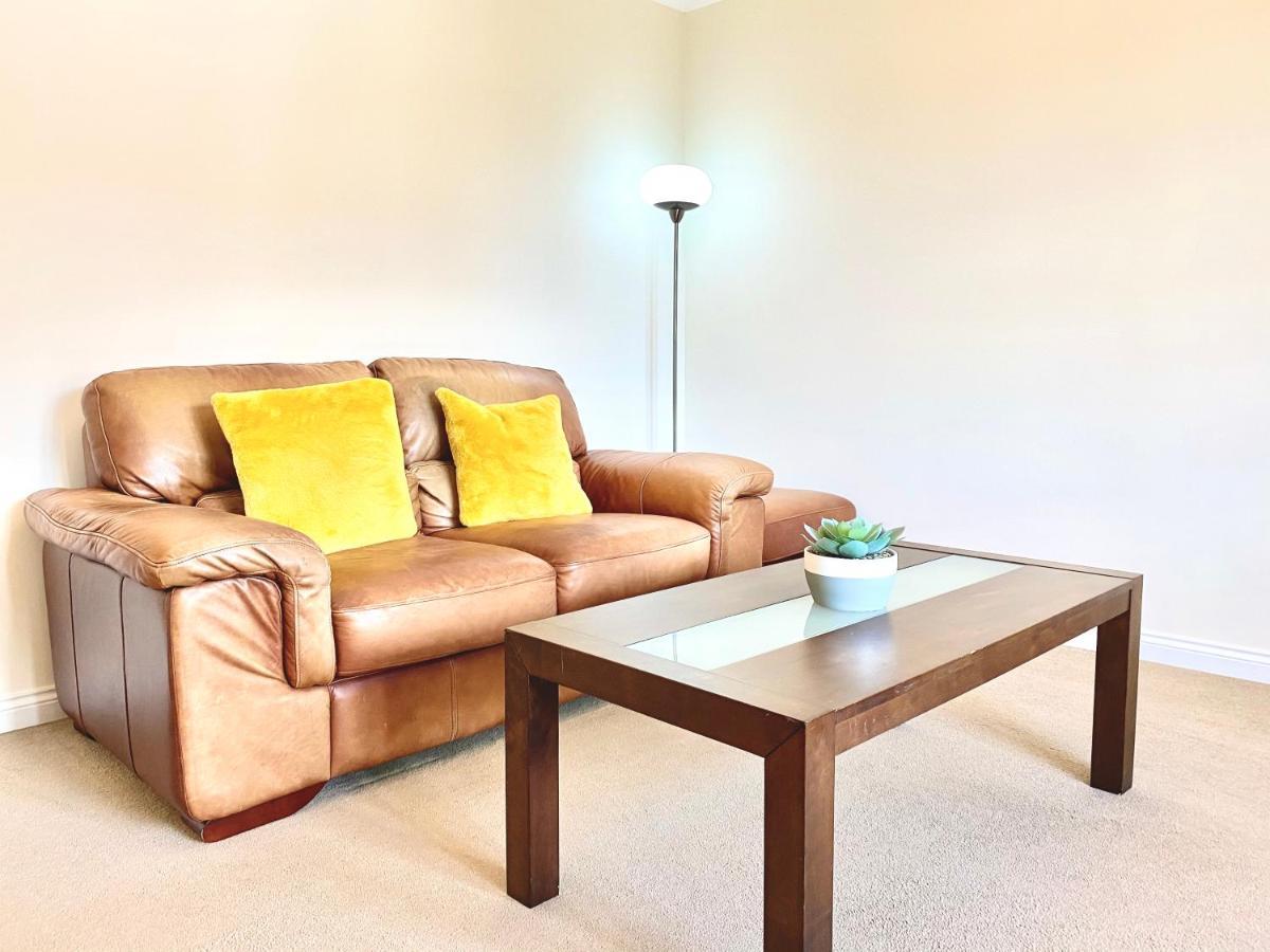 100 Thornhill Drive, Elgin Apartment Bagian luar foto