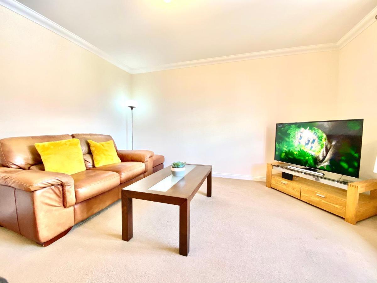100 Thornhill Drive, Elgin Apartment Bagian luar foto